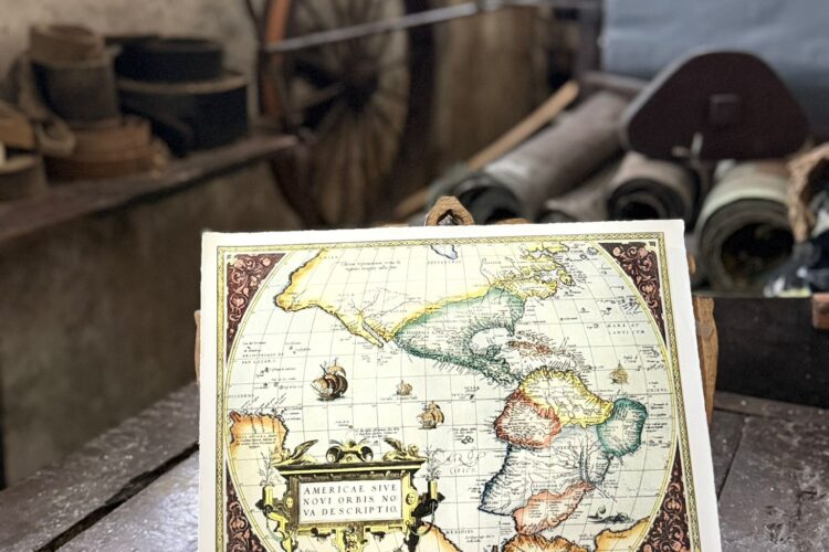 Mappa Antica “America sive Novi Orbis Nova Descriptio” su Carta 100% Cotone – Tiratura Limitata